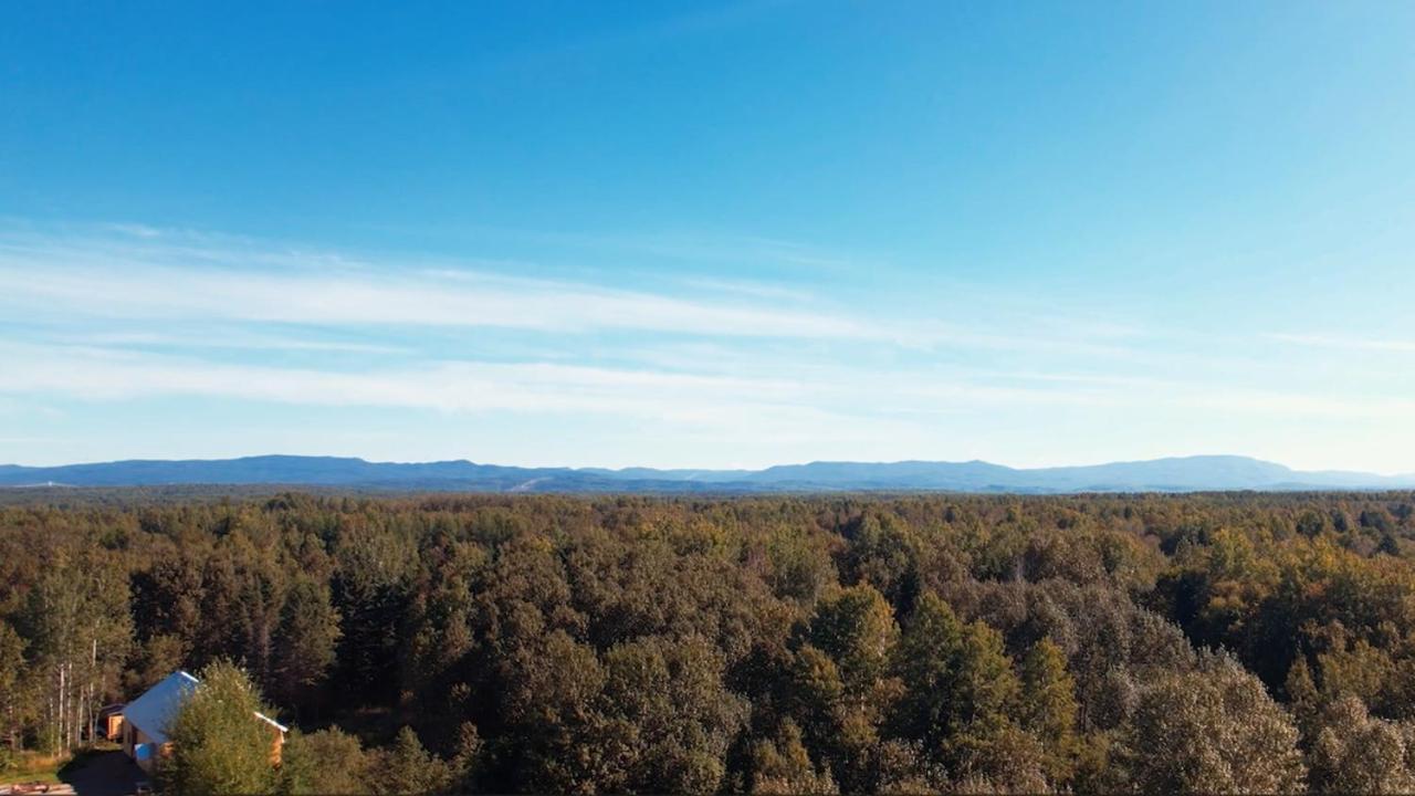 Au Pied Des Monts-Valin, Hebergement Touristique Saint-Honoré 외부 사진